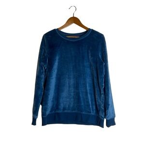 Gaiam blue fuzzy crew neck sweater. Size large